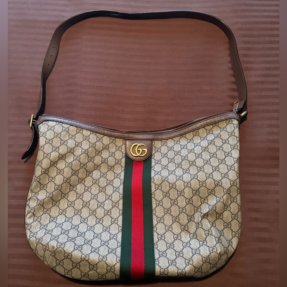 100% authentic Gucci large crossbody.